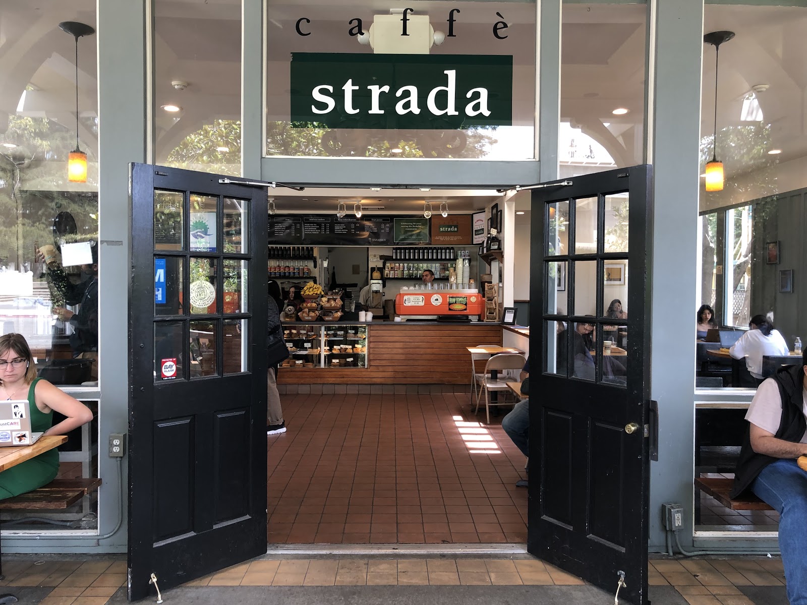 Strada – en oas på Greek Row